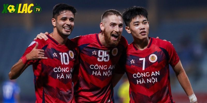 Leo Artur gỡ hòa 2-2, mang về 1 điểm quý giá cho Công an Hà Nội trong trận đối đầu Bắc Kinh Quốc An. Leo Artur gỡ hòa 2-2, mang về 1 điểm quý giá cho Công an Hà Nội trong trận đối đầu Bắc Kinh Quốc An.